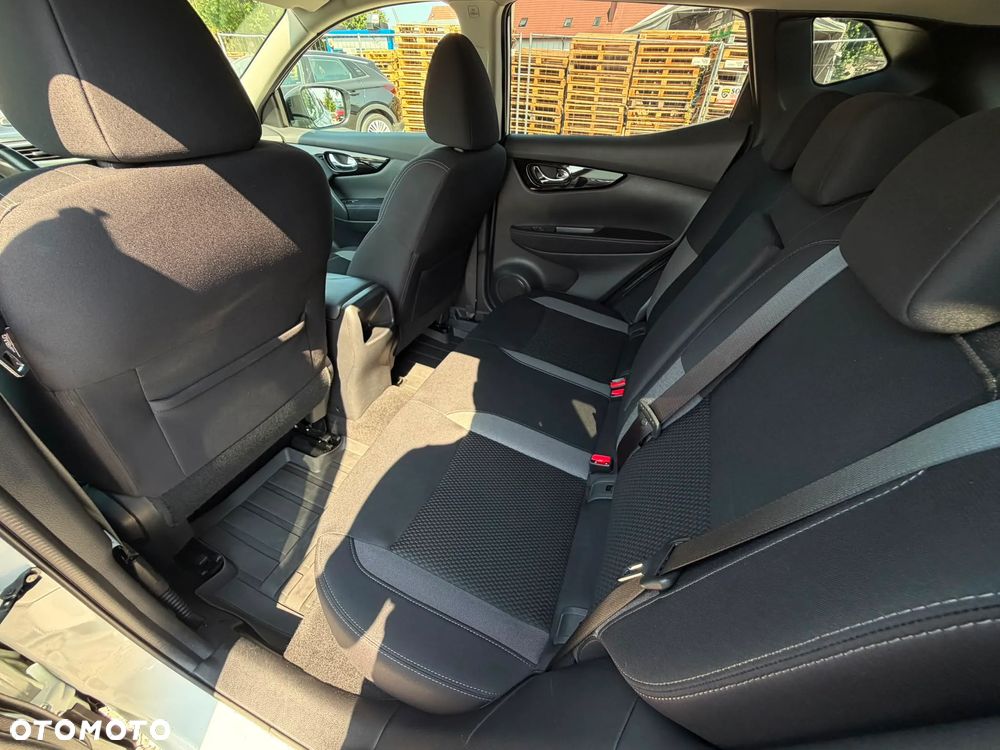 Nissan Qashqai 1.3 DIG-T N-Connecta DCT - 22