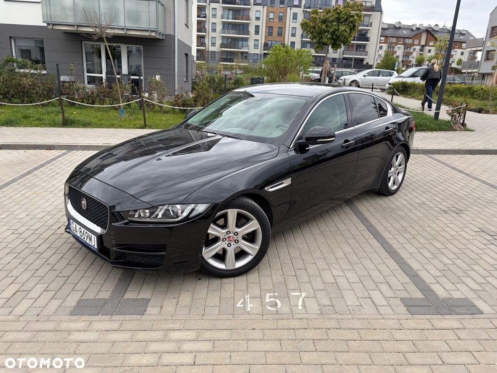 Jaguar XE 2.0 T Prestige - 1