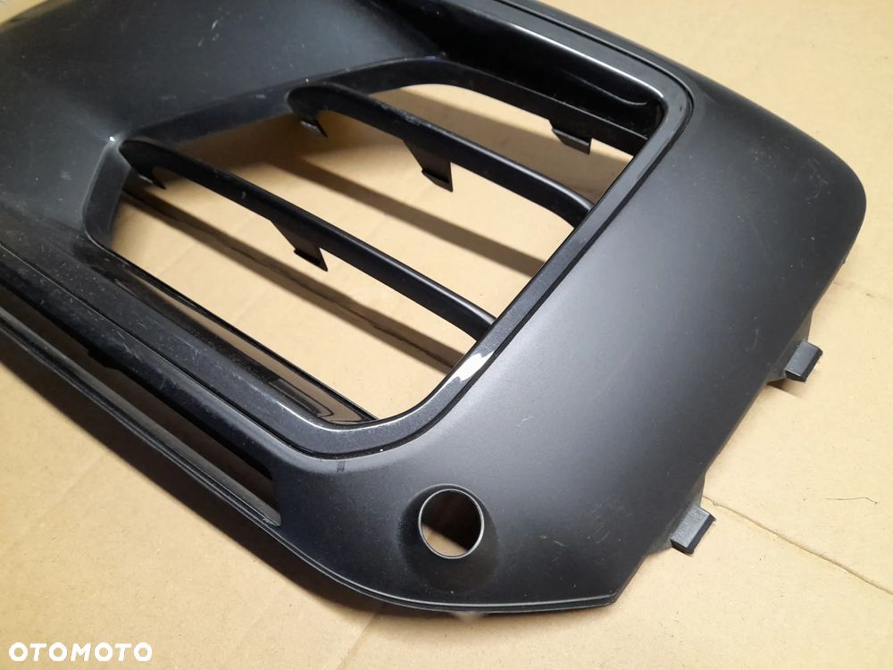 AUDI Q2 KRATKA ZDERZAKA LEWA 81A807681G 81A807681K - 2