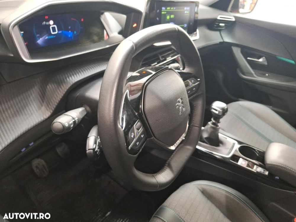 Peugeot 2008 1.2 L PureTech STT Allure - 8