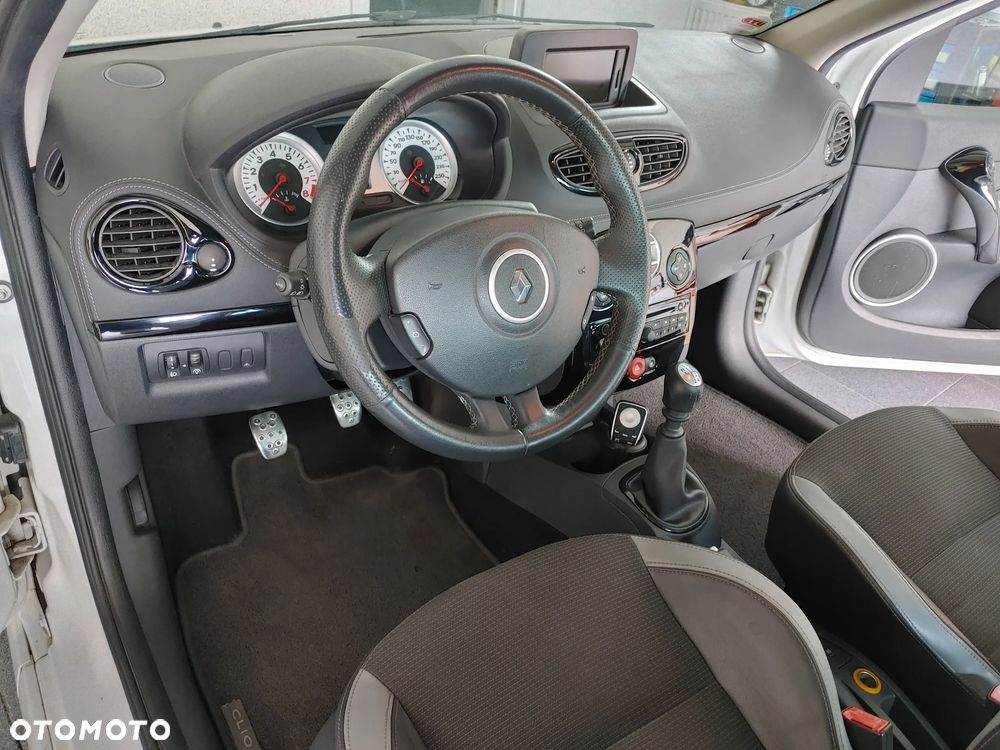 Renault Clio 1.6 16V GT - 6