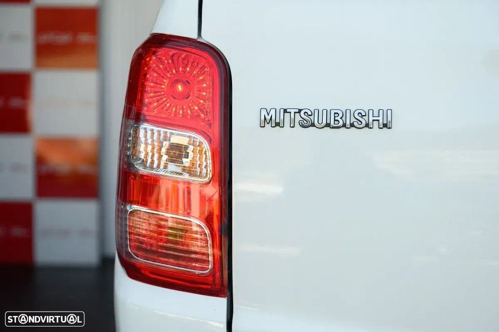 Mitsubishi L200 2.4 DI-D Club Invite Strakar Look 4WD - 15