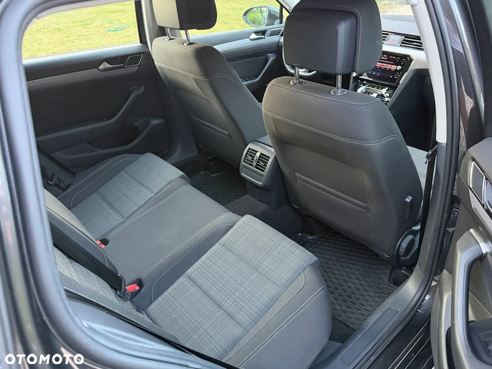 Volkswagen Passat Variant 2.0 TDI EVO Business DSG - 9