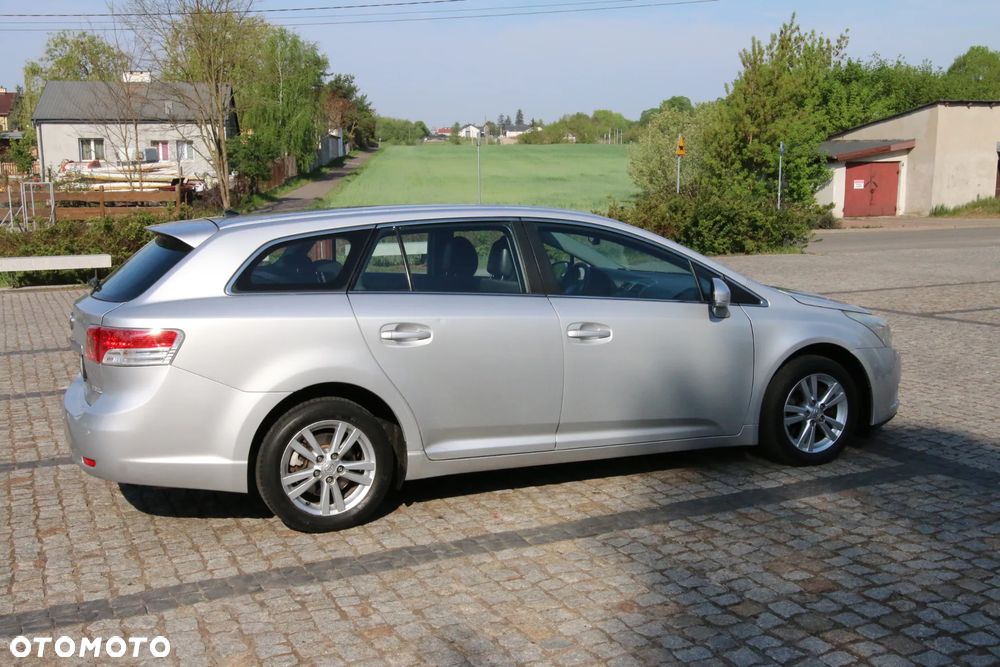 Toyota Avensis 1.8 Sol - 12