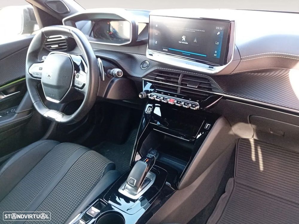 Peugeot 2008 1.2 PureTech Active EAT8 - 12