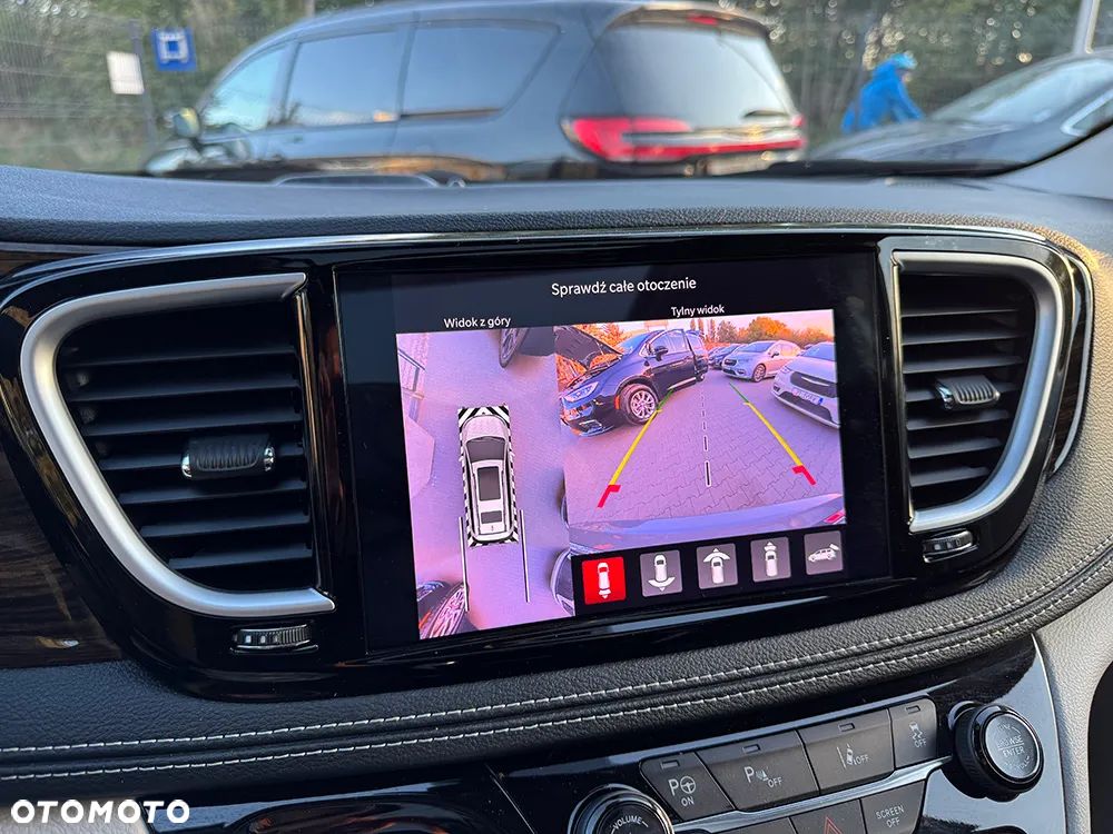 Chrysler Pacifica - 31