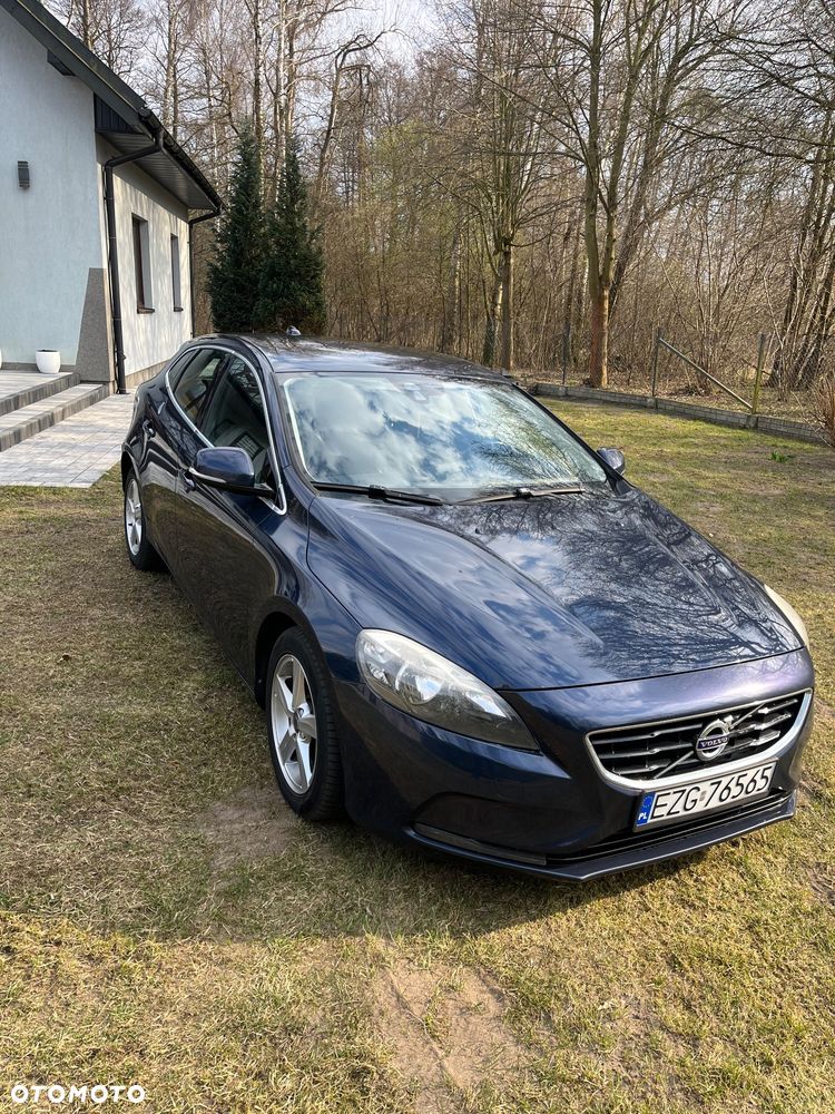 Volvo V40 D2 R-Design - 4