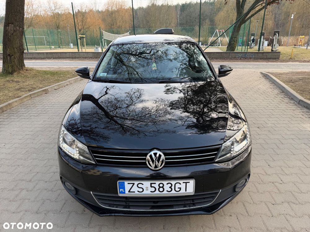 Volkswagen Jetta - 4