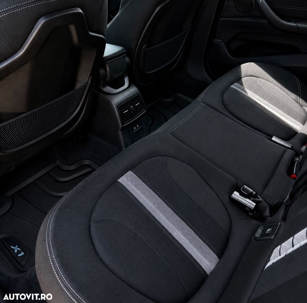 BMW X1 xDrive20i AT - 21
