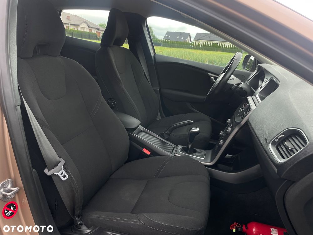Volvo V40 D2 Momentum - 18