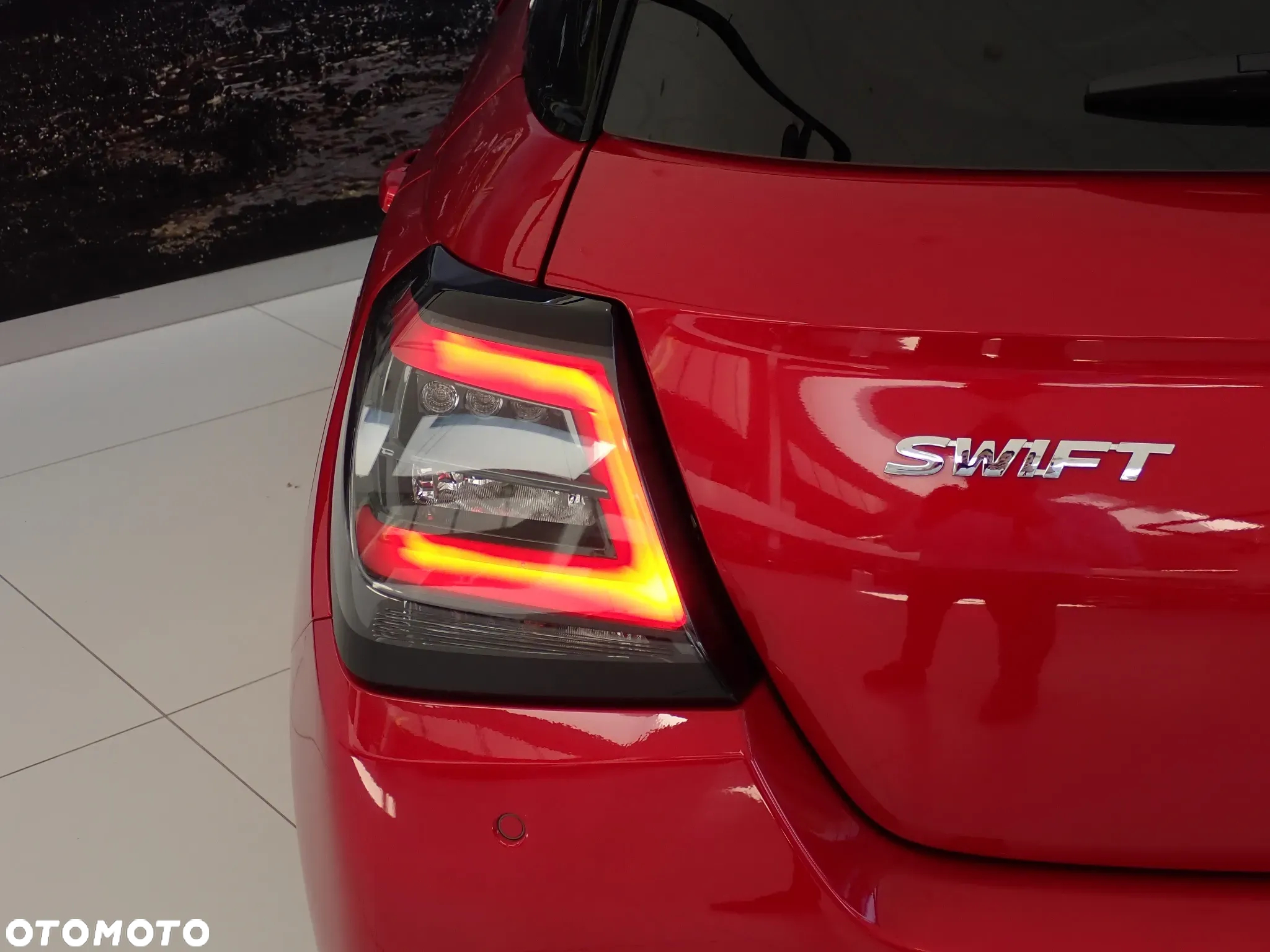 Suzuki Swift 1.2 Dualjet SHVS Premium Plus CVT - 5