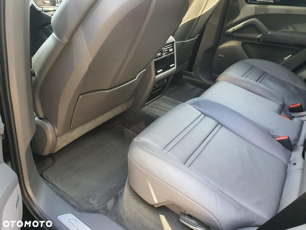 Porsche Cayenne Platinum Edition - 12