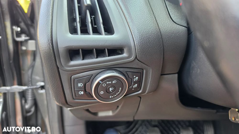 Ford Focus 1.6 TI-VCT Sport - 12