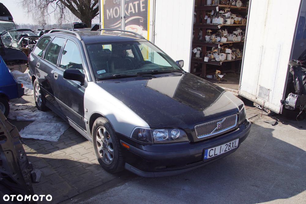 Auto na części - Volvo V40 I Lift 1.9 Di 95 KM D4192T2 M5D 332 2000R Silnik Skrzynia Drzwi Maska Klapa Zderzak Błotnik Lampa Klamka Szyba Lusterko Deska Kokpit Sterownik Moduł Czujnik Licznik Panel Kierownica - 1