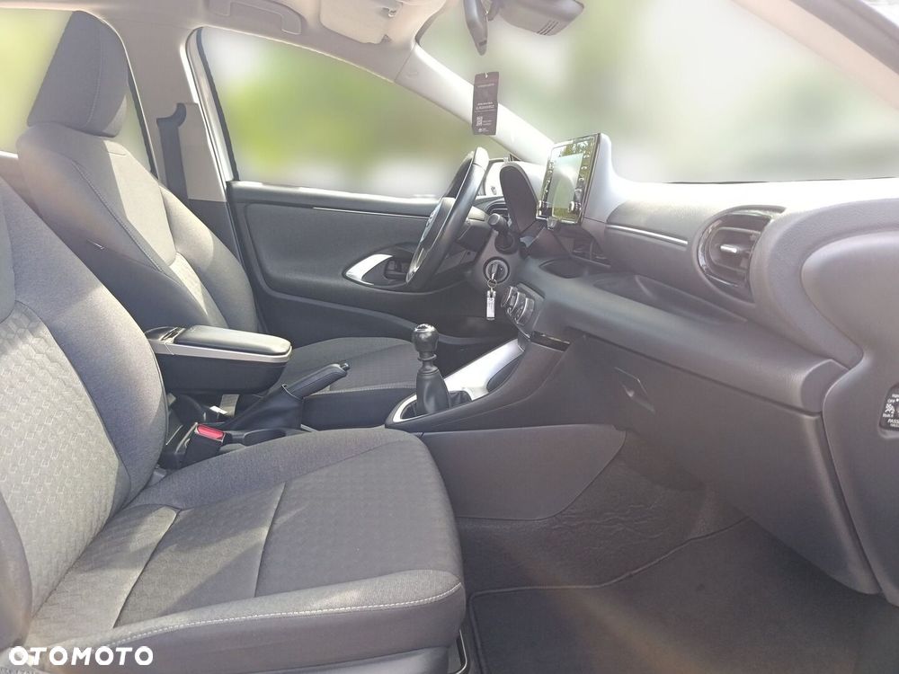 Toyota Yaris - 10