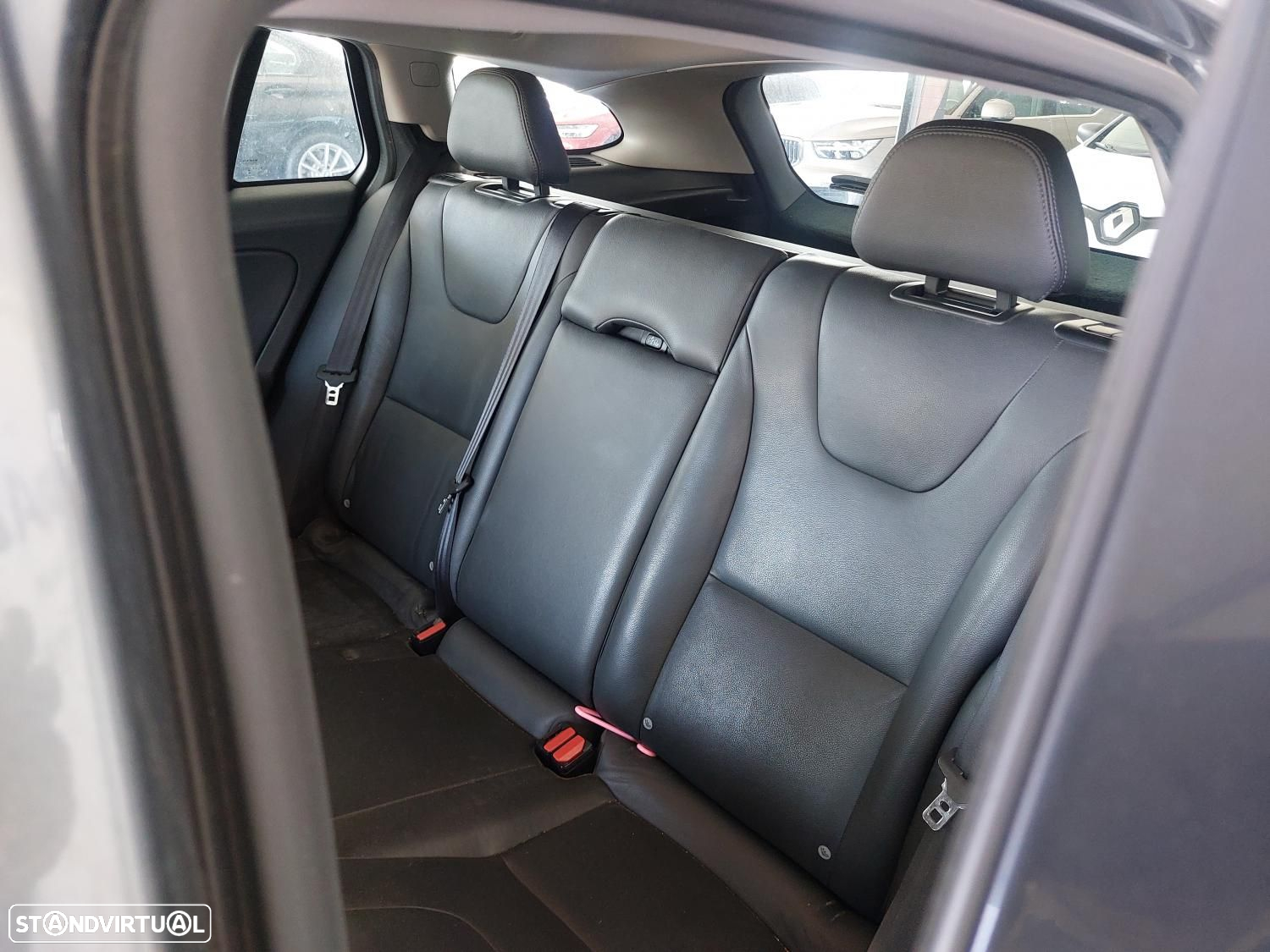 Volvo V60 2.0 D2 Momentum - 14