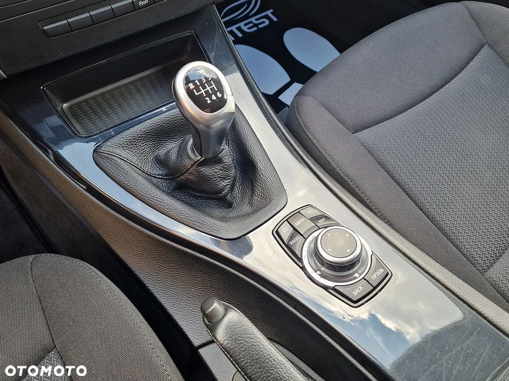 BMW Seria 3 318d DPF Edition Sport - 17