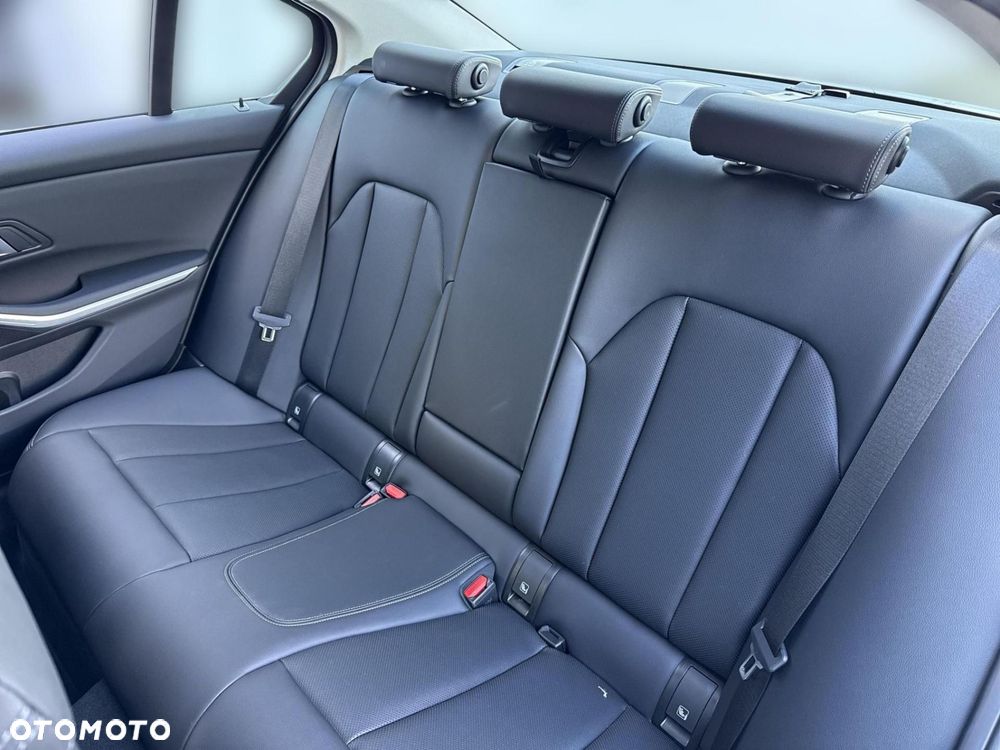 BMW Seria 3 - 17