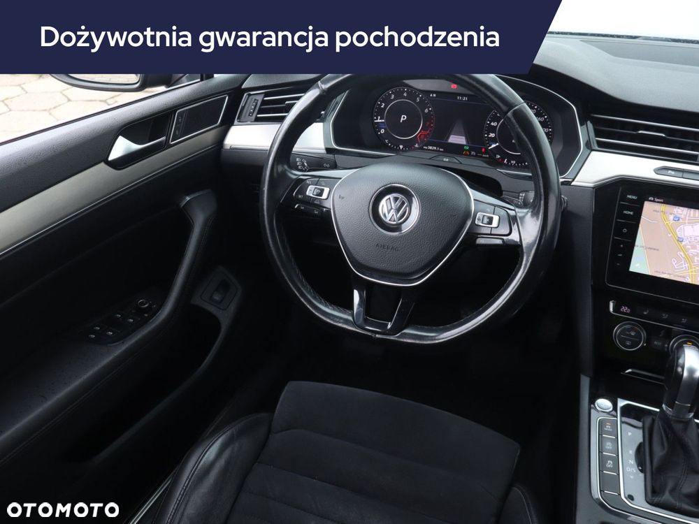 Volkswagen Passat - 9