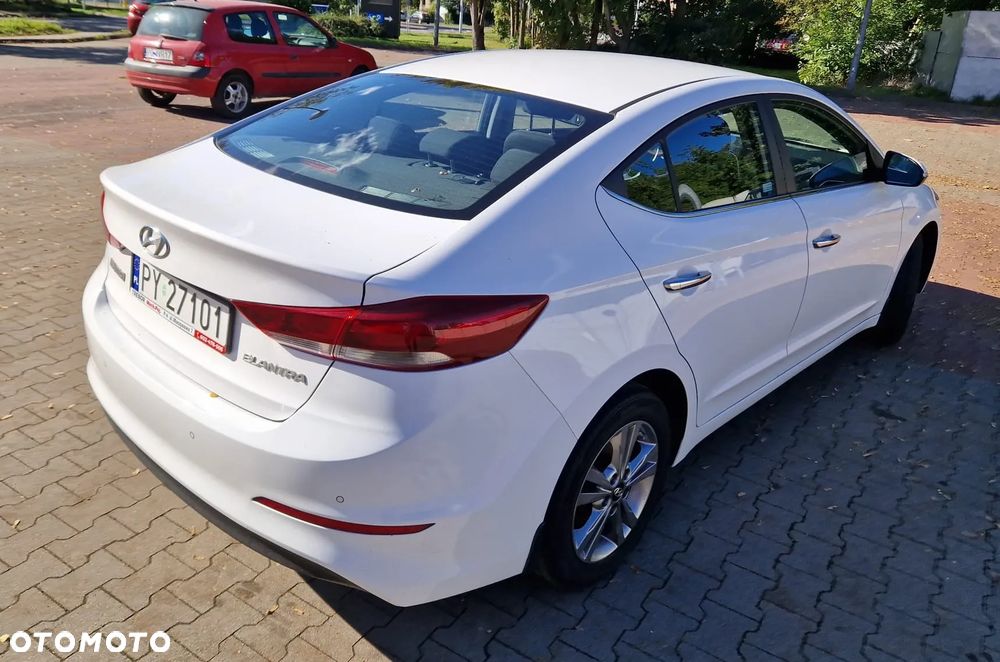 Hyundai Elantra 1.6 Comfort - 13