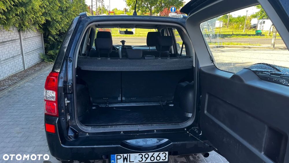 Suzuki Grand Vitara 2.0 Comfort + - 20