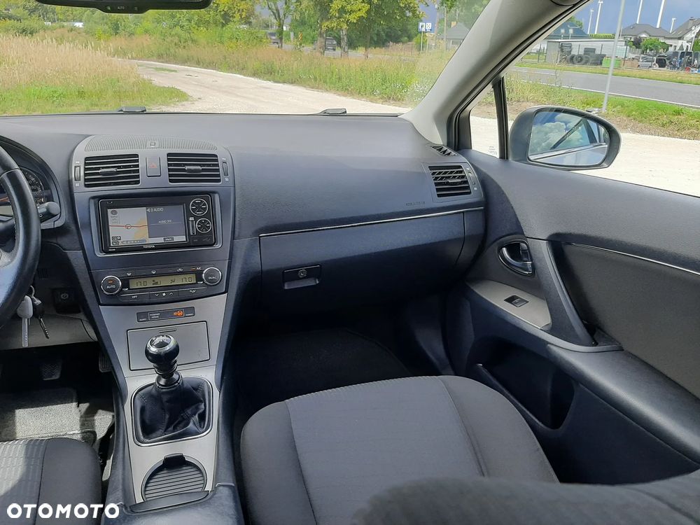 Toyota Avensis 1.8 Executive - 23