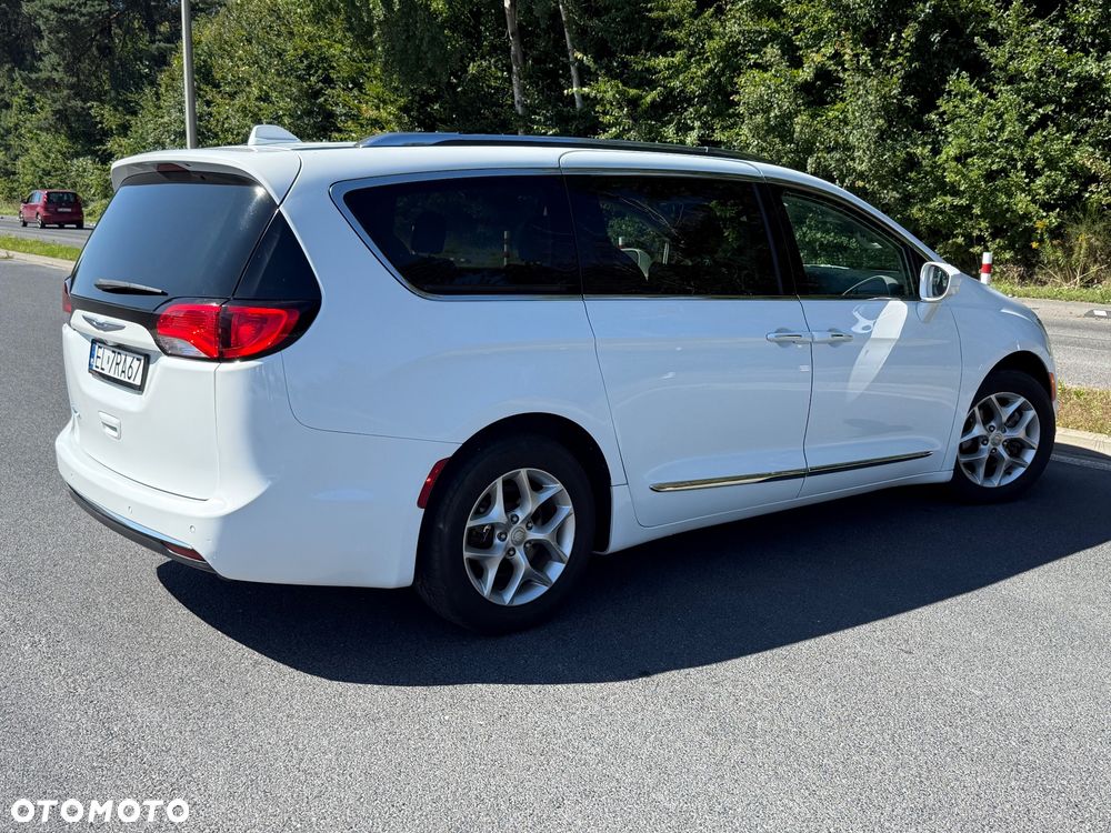 Chrysler Pacifica - 13