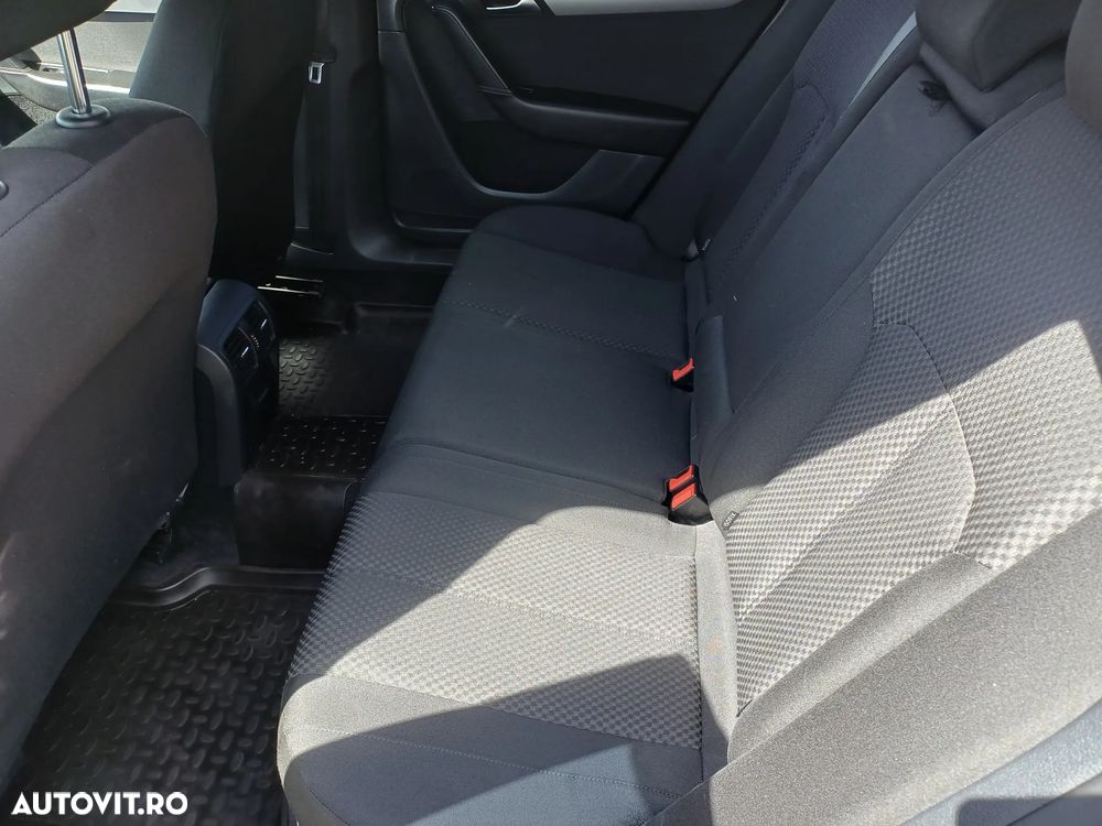 Volkswagen Passat 2.0 TDI Blue TDI DSG Comfortline - 9