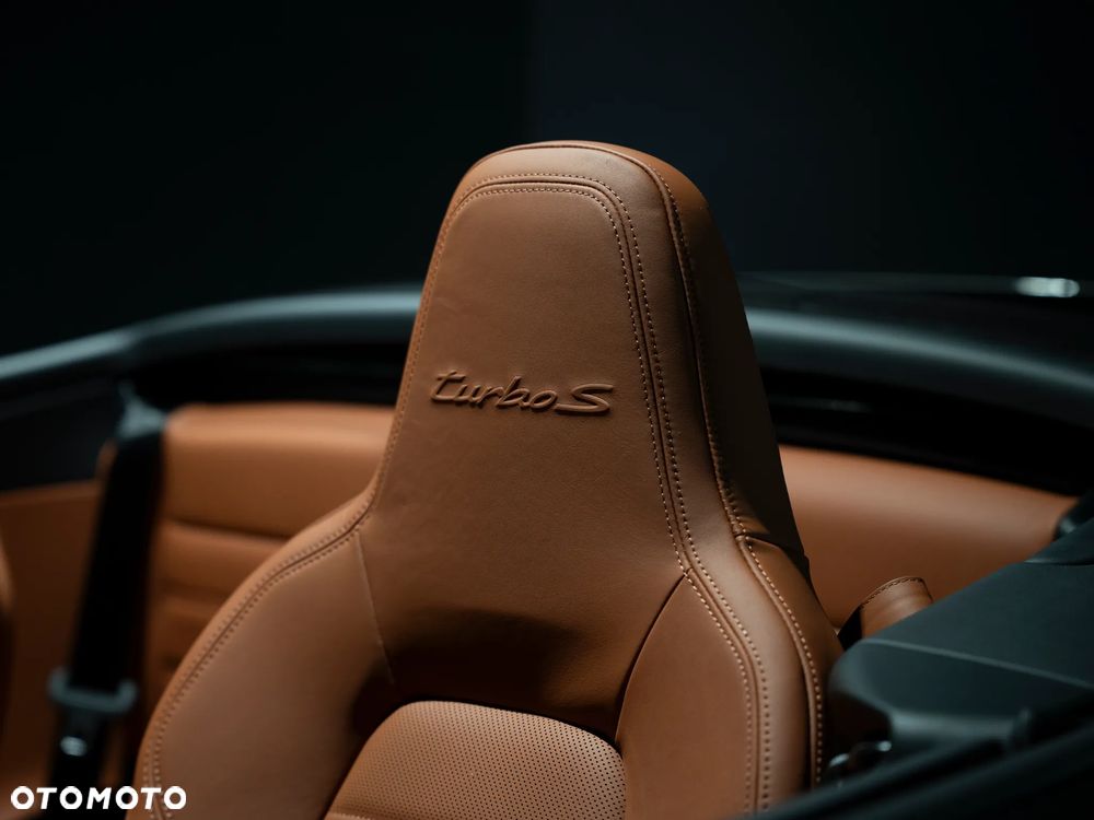 Porsche 911 Carrera Turbo S - 31
