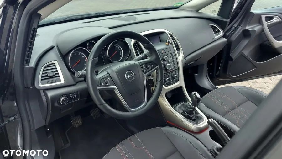 Opel Astra 1.4 Turbo 150 Jahre - 12