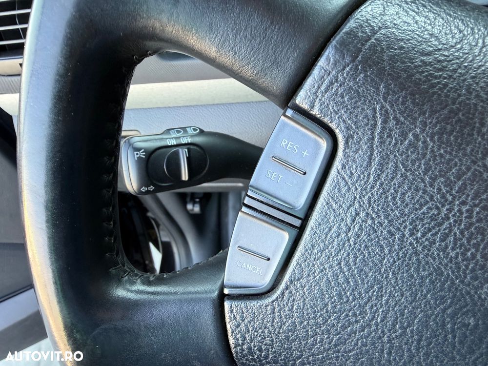 Volkswagen Sharan 2.0 TDI Highline - 13