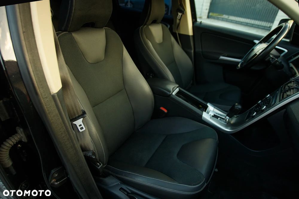 Volvo XC 60 2.4D AWD Kinetic - 27