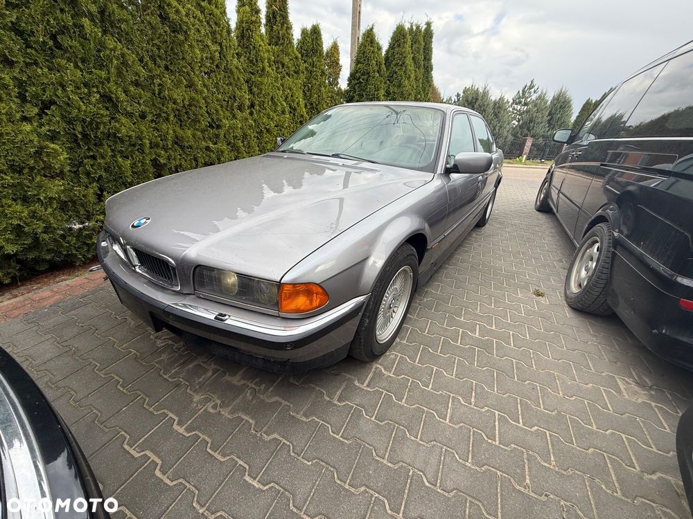 BMW Seria 7 750iL - 1