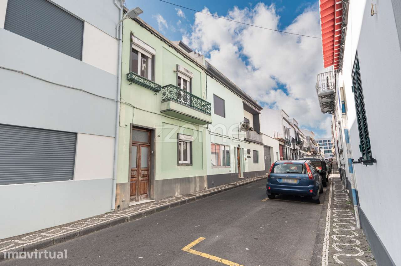 Moradia T4+1 no Centro de Ponta Delgada - Grande imagem: 2/27