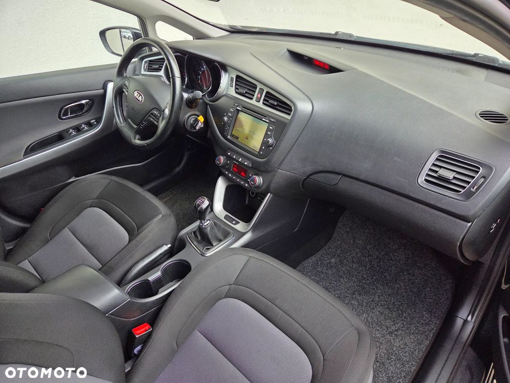 Kia Ceed - 10