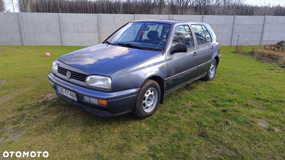 Volkswagen Golf - 1