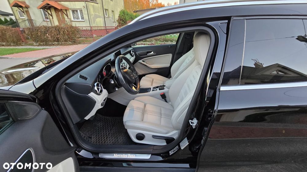 Mercedes-Benz GLA 200 7G-DCT AMG Line - 19