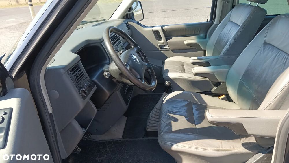 Volkswagen Multivan - 13