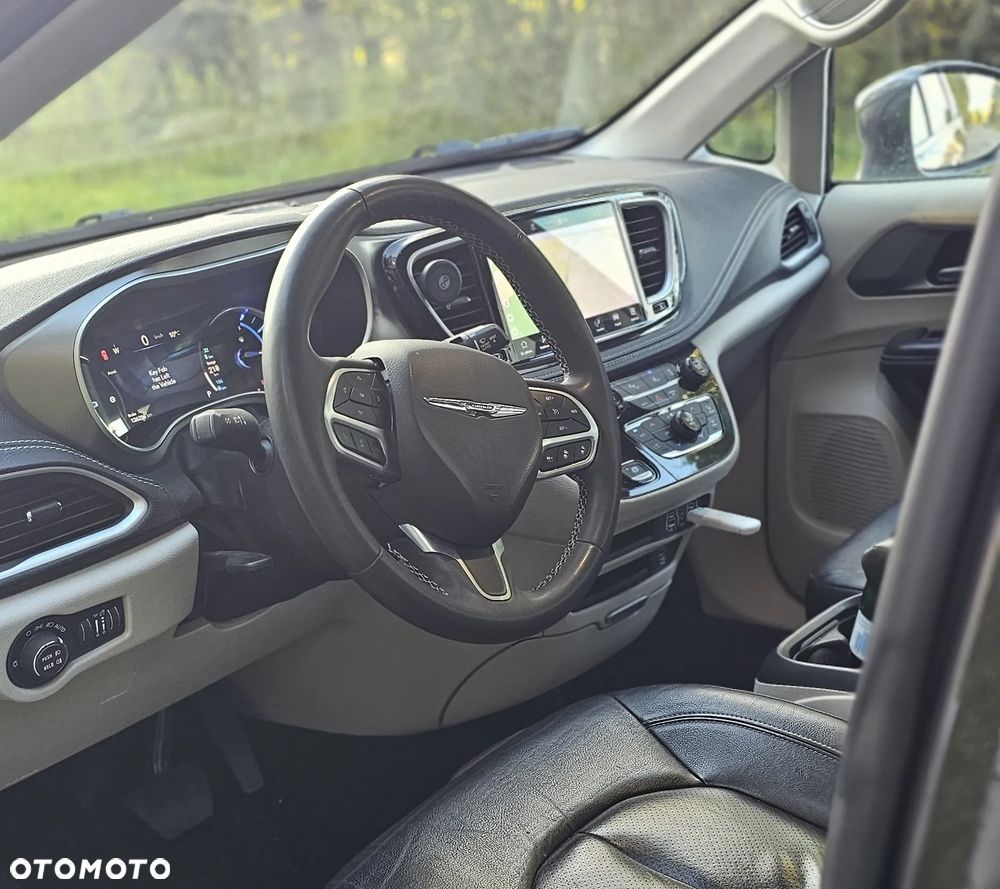 Chrysler Pacifica - 8