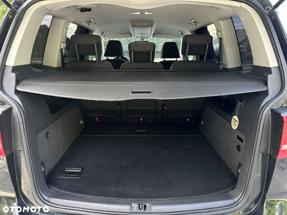 Volkswagen Touran - 38