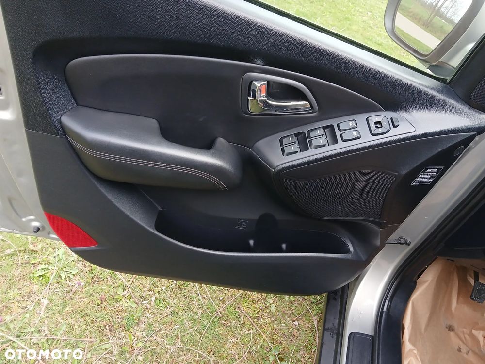 Hyundai ix35 1.7 CRDi 2WD blue Finale Gold - 11