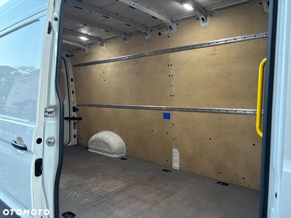 Volkswagen Crafter - 11