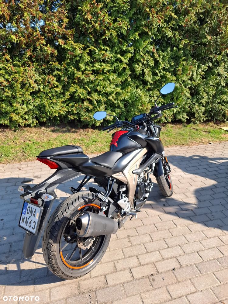 Suzuki GSX - 6