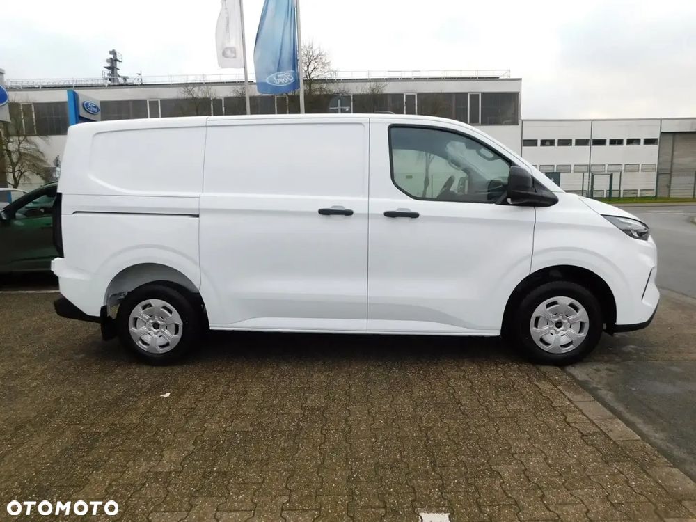 Ford Transit Custom Van - 11
