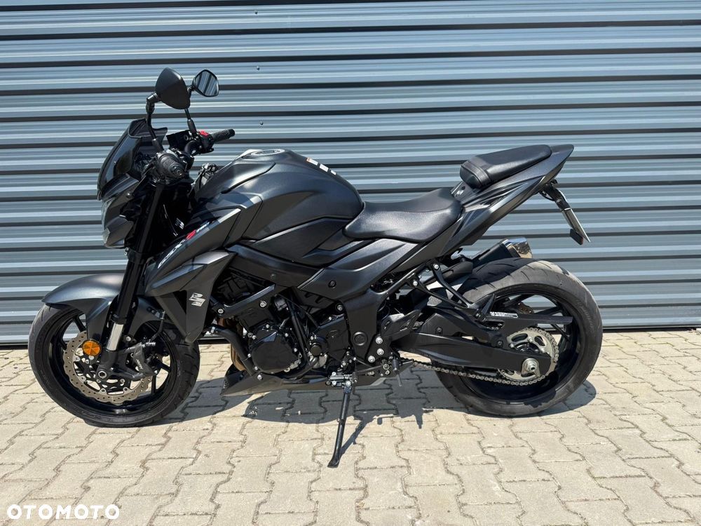 Suzuki GSX - 4