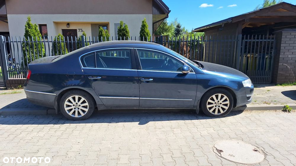 Volkswagen Passat 2.0 FSI Comfortline - 2