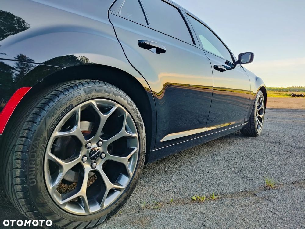 Chrysler 300s - 16