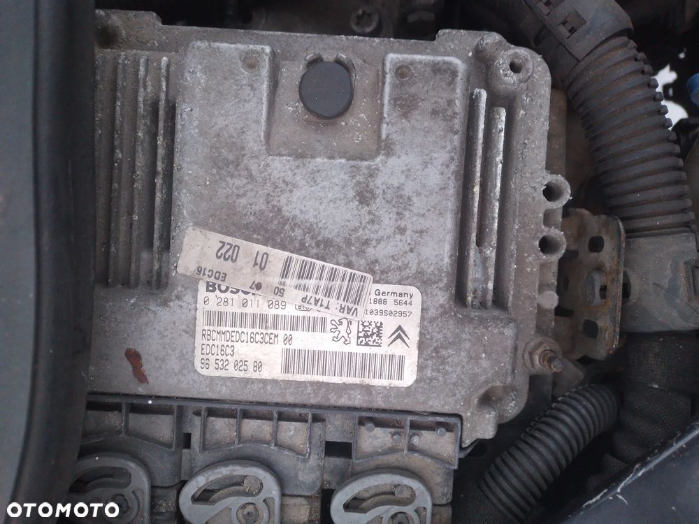 PEUGEOT 206  1.4 HDi 70 (DV4TD)- LAMPA TYŁ PRAWA LEWA - 27