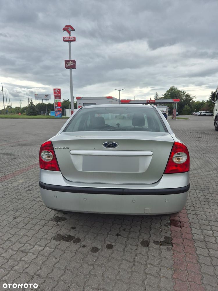 Ford Focus 1.6 Ghia - 10