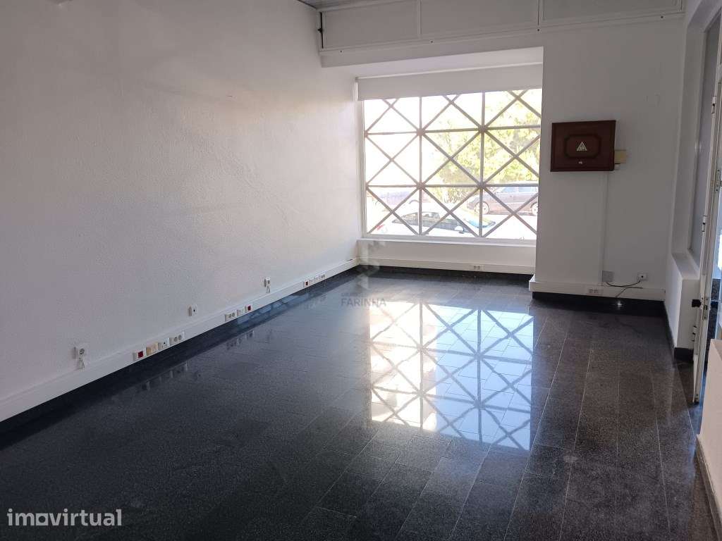 Loja/Escritório com muita luz natural, com excelente visibilidade. - Grande imagem: 4/5